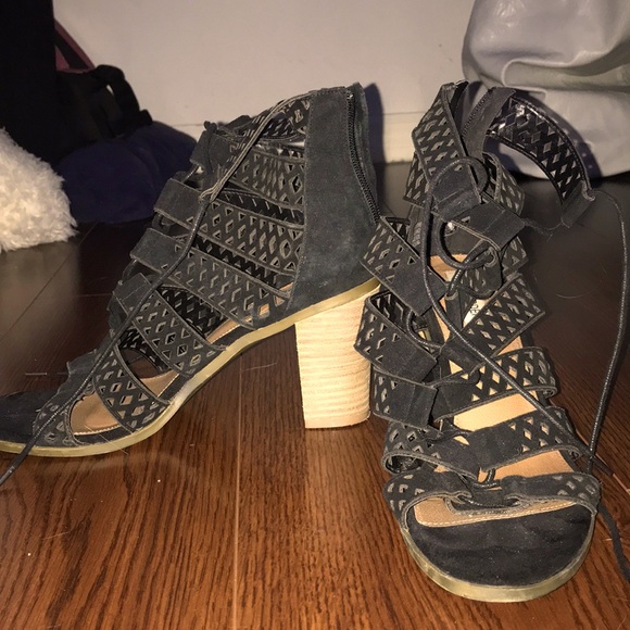 Heels - Picture 1 of 2